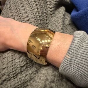 A.V. Max gold bangle